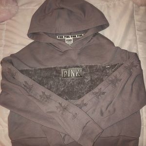 Pink pullover with velvet details